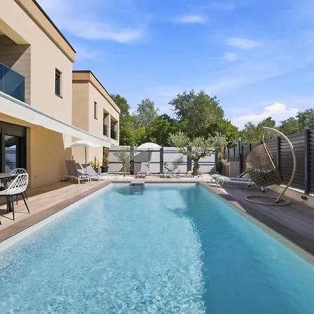 Modern Marlea In By Istrabook Villa *